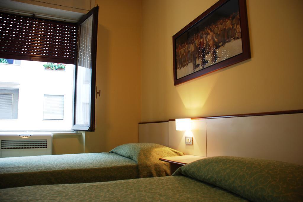 Hotel Boston Milan Bagian luar foto